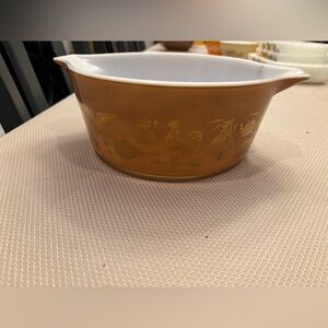 Pyrex Early American 2.5 Quart Casserole Dish